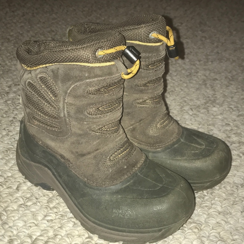 The north face snow boots children's size2